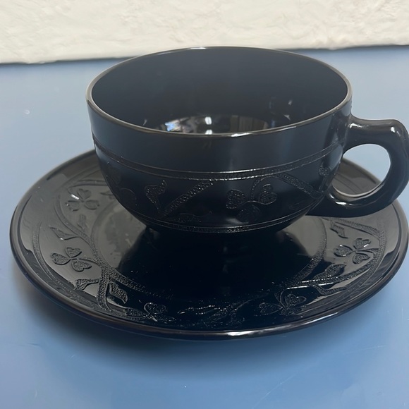 Hazel Atlas Cloverleaf Black Depression Vintage 
Cup and Saucer Glass - Set of 4 - Picture 2 of 2